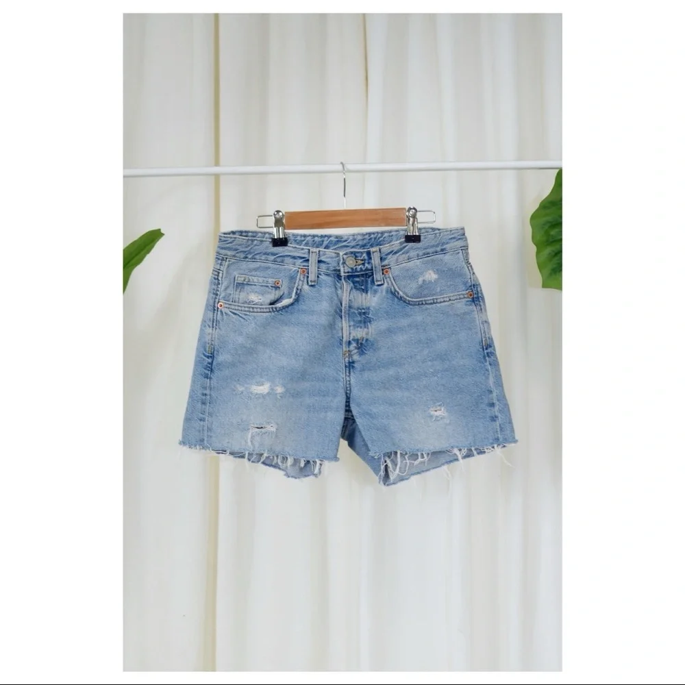 H&M Boyfriend Shorts - Picture 1 of 6